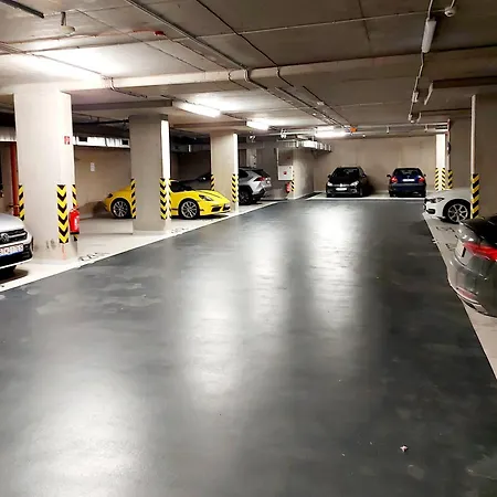Stein In Center With Private Garage Parking 아파트 *